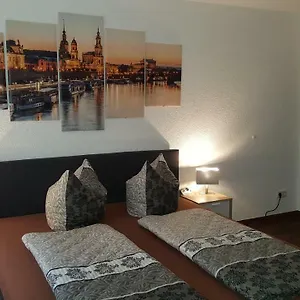 Oder Dresden-neustadt Inkl Parkplatz Mit Balkon Oder Terrasse Drážďany